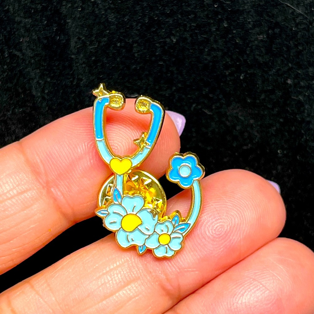 Medical professionals lapel pin -enamel NWOT Stethoscope